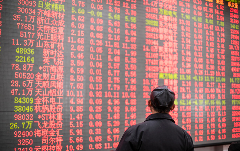 A股三大股指震荡上行创业板指涨1.47% 两市半天成交额超900 A股三大股指震荡上行创业板指涨1.47% 两市半天成交额超900